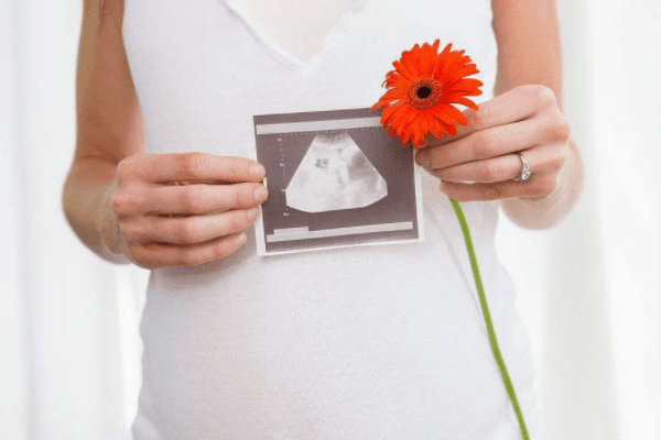 女生月经不调可以移植胚胎吗，试管婴儿前期检查流程详细，月经不规律试管前是否需要调养插图(2)